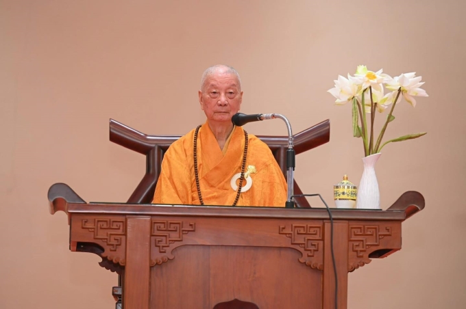 Đức Pháp chủ kiểm tra công tác chuẩn bị Đại lễ Vesak và trao học bổng Đức Nhuận